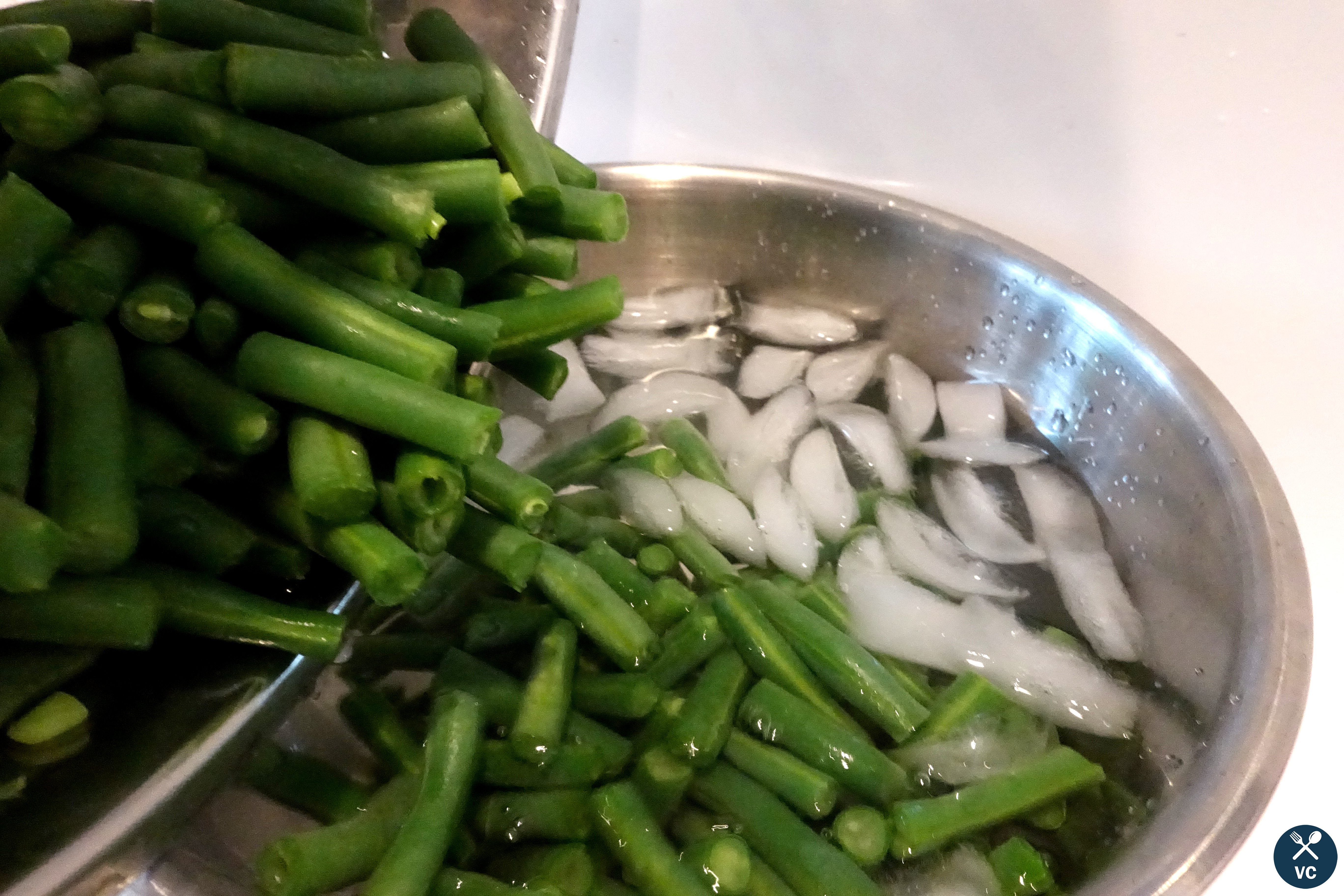 Placing blanched green beans in ice water for Chinese green beans (VC in the Kitchen)