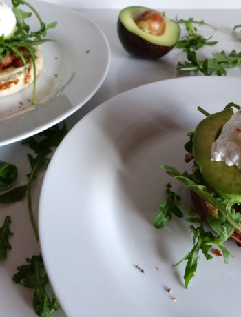 open-faced-sandwiches-arugula-avocado